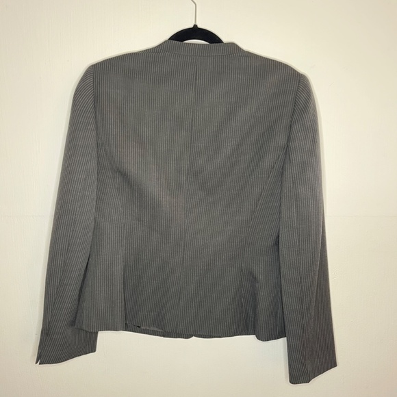 Tahari 2-piece Suit Size 10 - Picture 5 of 11